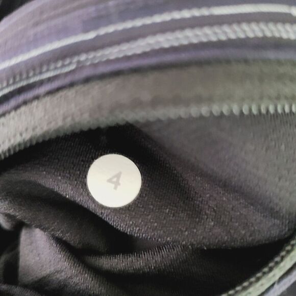 Lululemon Cropped Leggings 4 Black White Print Ruched Mesh Calves Side Pockets - Picture 9 of 9